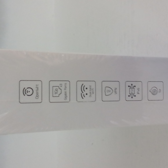 Opal White Wireless Travel Router - Picture 3 of 3